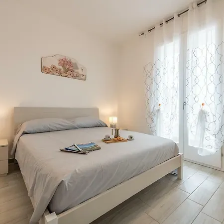 דירה Affittasardegna-appartamenti Agostino אלגהרו